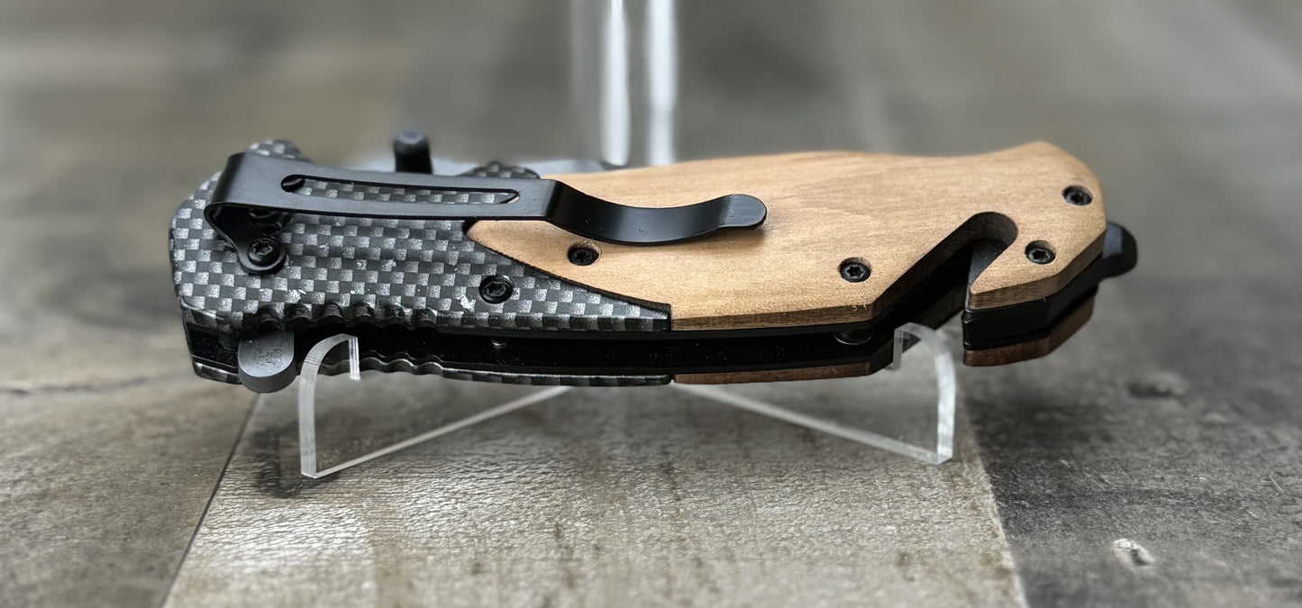 Carbon fiber pattern pocket knife