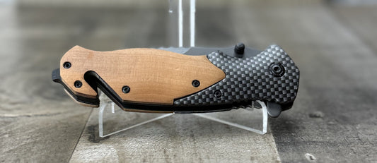 Carbon fiber pattern pocket knife