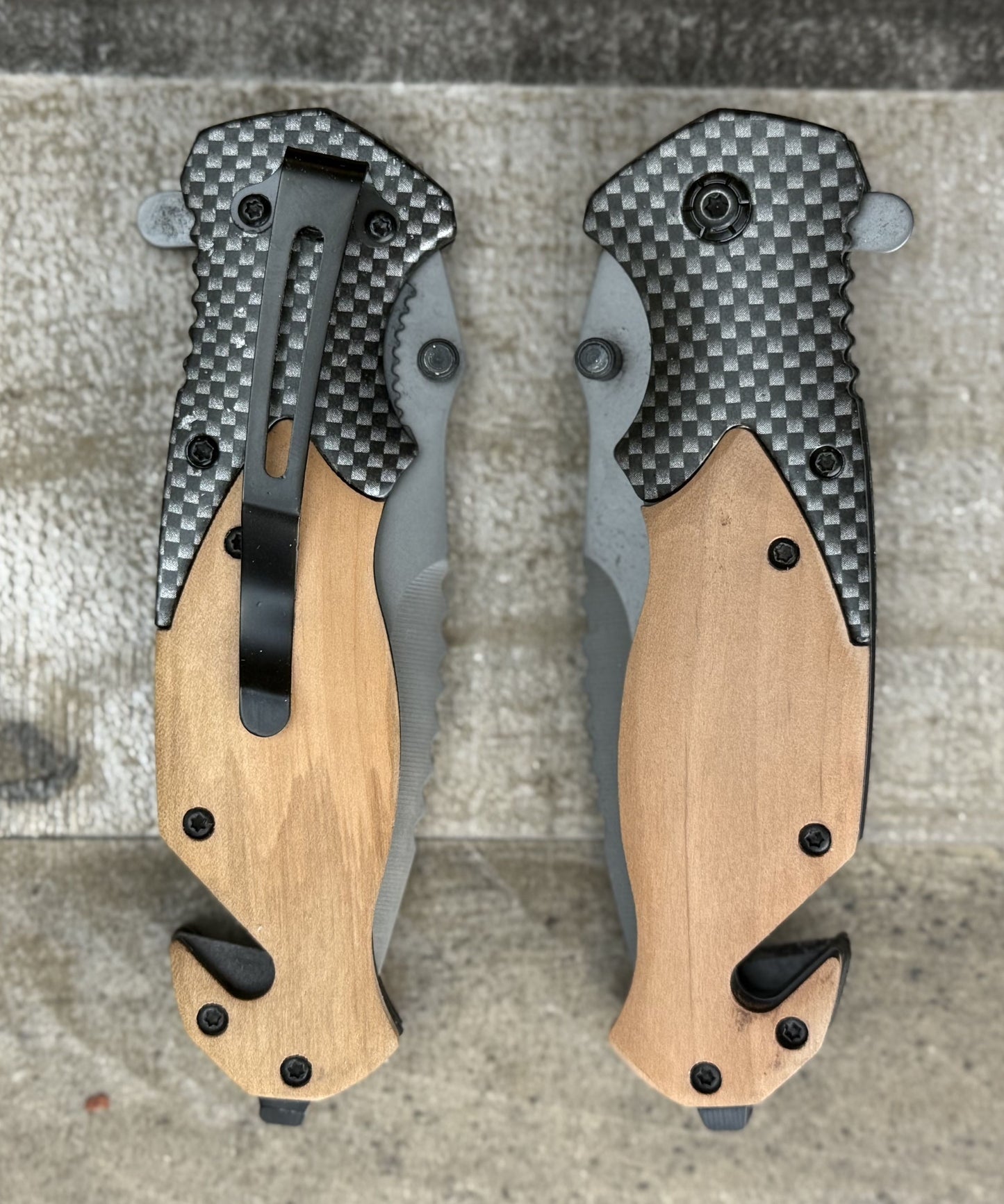 Carbon fiber pattern pocket knife